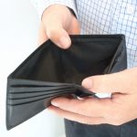 sin dinero pelando bola